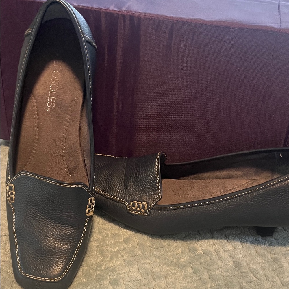 AEROSOLES Navy Leather Loafers